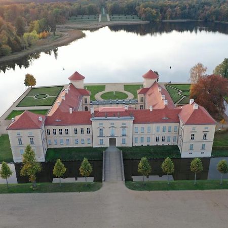Loggiahaus Am Schloss, 5 Ferienwohnungen, Teils Mit Schloss- Und Seeblick Rheinsberg Eksteriør billede