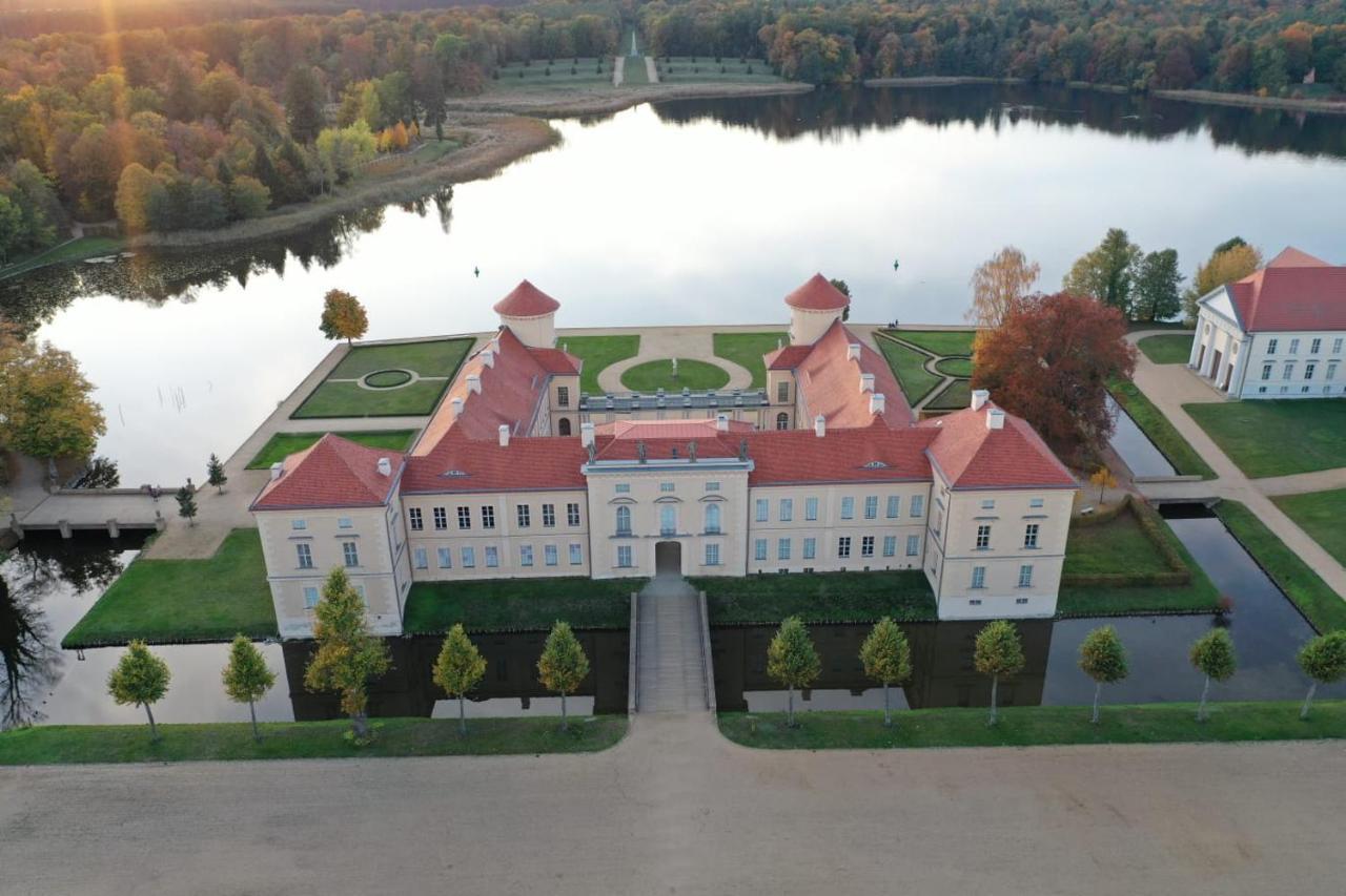 Loggiahaus Am Schloss, 5 Ferienwohnungen, Teils Mit Schloss- Und Seeblick Rheinsberg Eksteriør billede